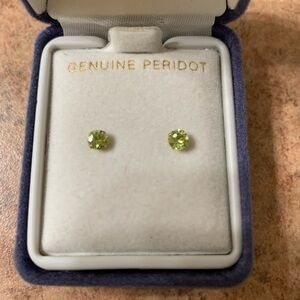 10k Gold Peridot Earrings - 4MM stone - No Backs